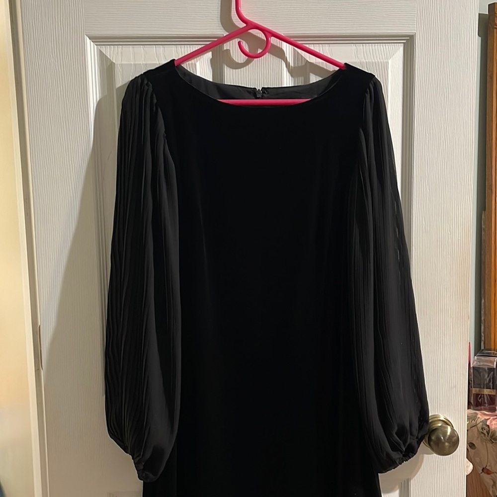 Whit house black market Black short velvet dress